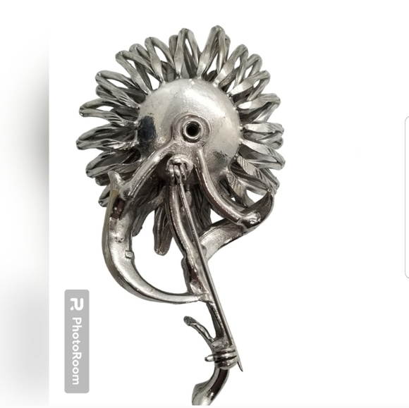 VINTAGE MID CENTURY MODERN LARGE SILVERTONED DAISY FLOWER BROOCH - Picture 3 of 3